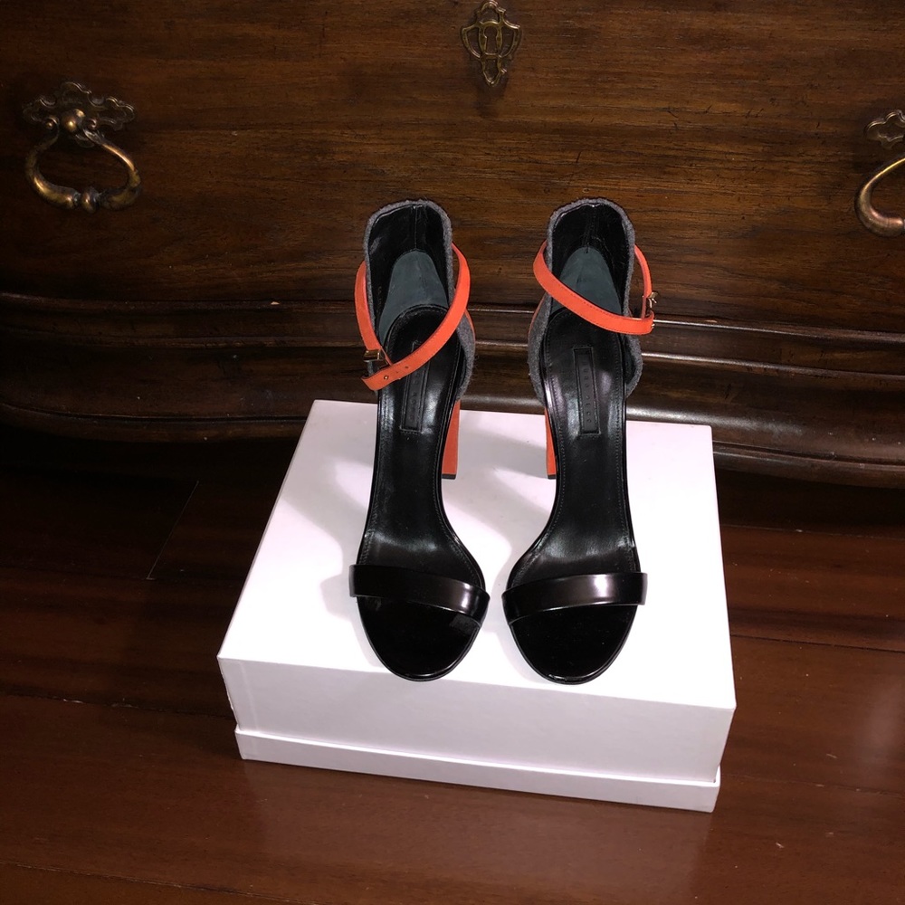 Hugo Boss Runway suede heels